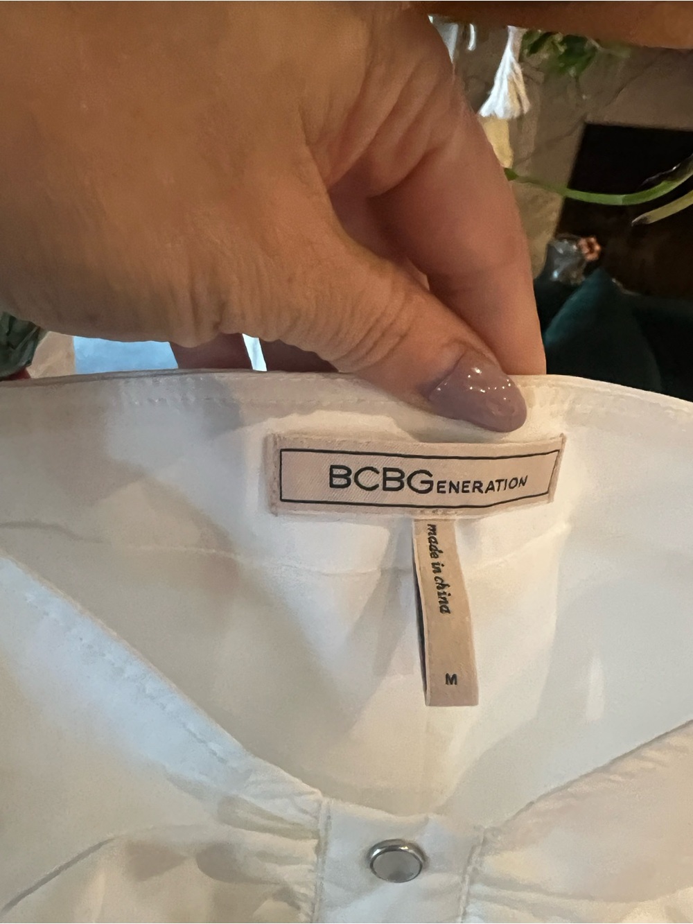 BCBGeneration White Button-Front Ruching Crop Top - Picture 3 of 5